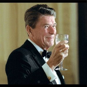 Meet your Posher, Leslie